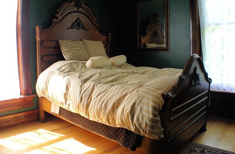 Whiskey Mansion Bed & Breakfast Saint Joseph Oda fotoğraf