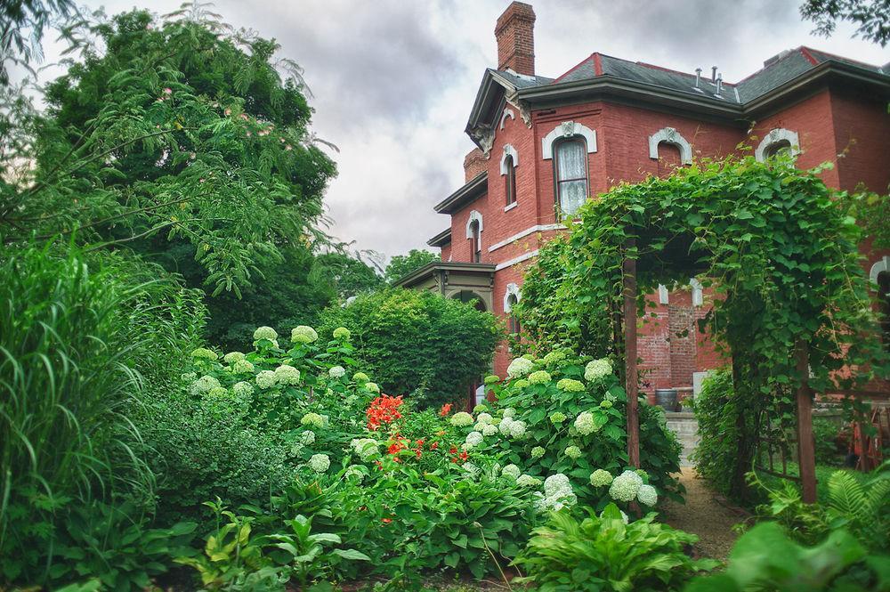 Whiskey Mansion Bed & Breakfast Saint Joseph Dış mekan fotoğraf