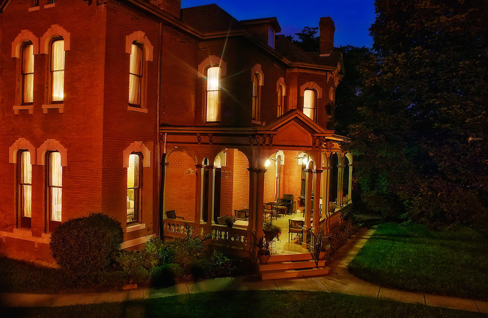 Whiskey Mansion Bed & Breakfast Saint Joseph Dış mekan fotoğraf
