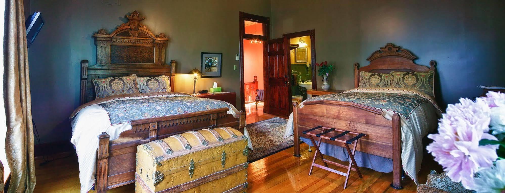 Whiskey Mansion Bed & Breakfast Saint Joseph Dış mekan fotoğraf